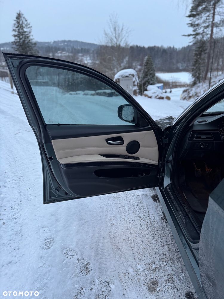 BMW Seria 3 330d xDrive - 17