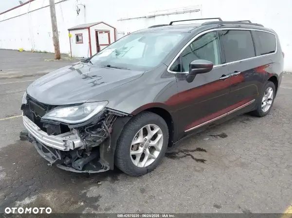 Chrysler Pacifica - 1