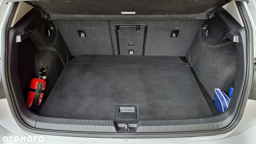 Volkswagen Golf - 32