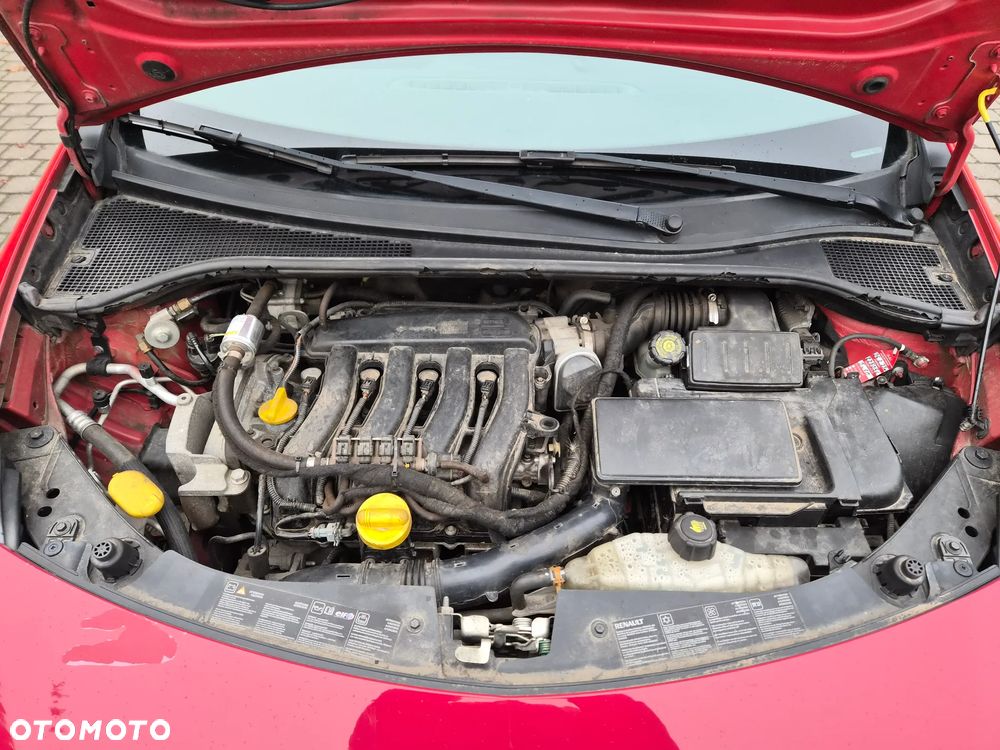 Renault Clio 1.6 16V 110 TomTom Edition - 11