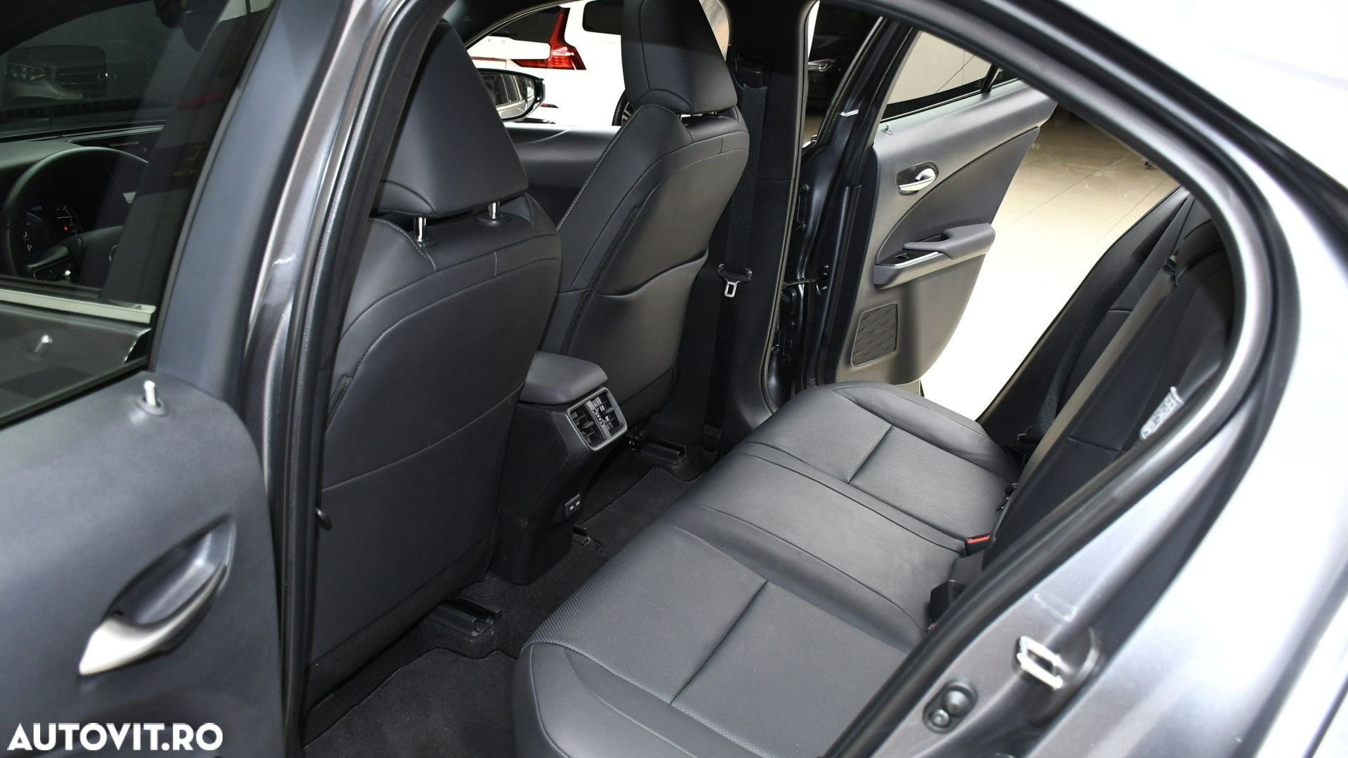 Lexus UX 250h 2.0L HEV 20H- (178 HP) 4X4 CVT Luxury - 11