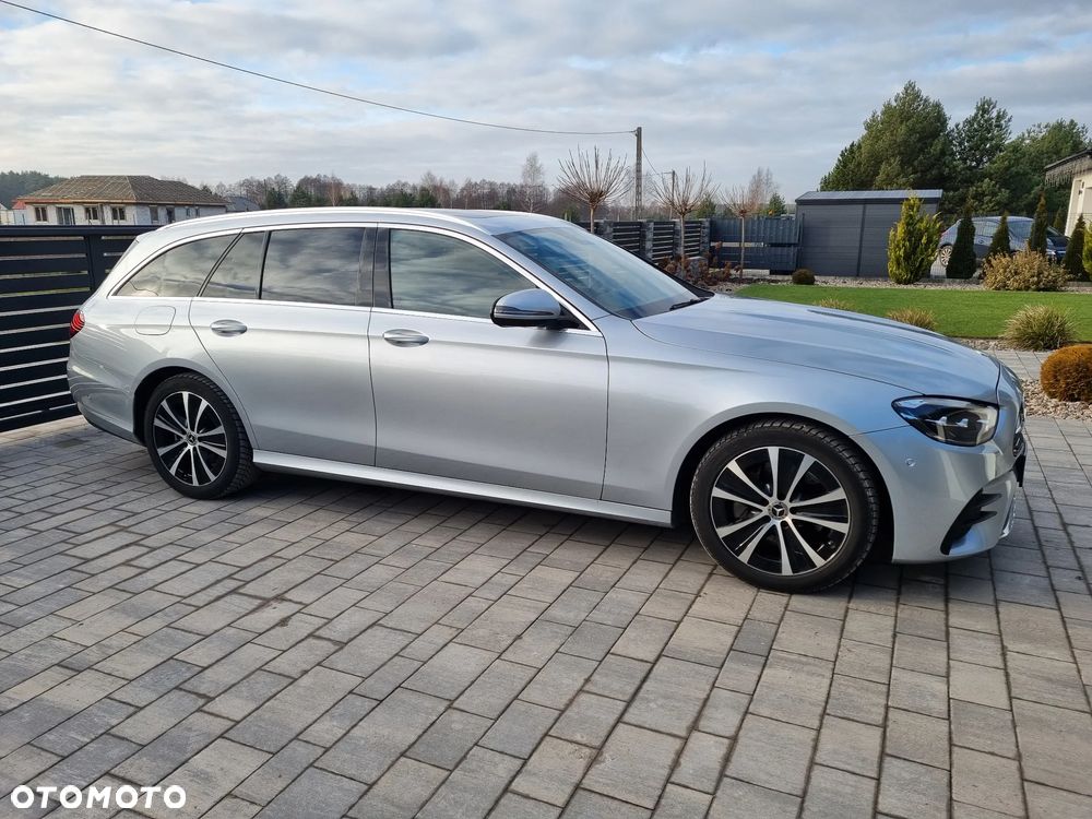 Mercedes-Benz Klasa E 220 d 4Matic T 9G-TRONIC AMG Line - 3