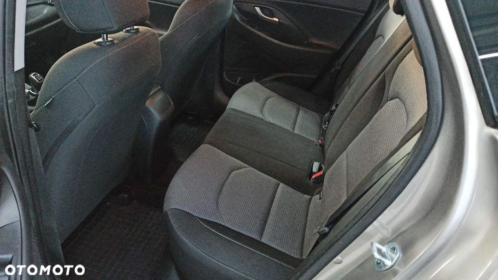 Hyundai i30 1.5 DPI Classic + - 17