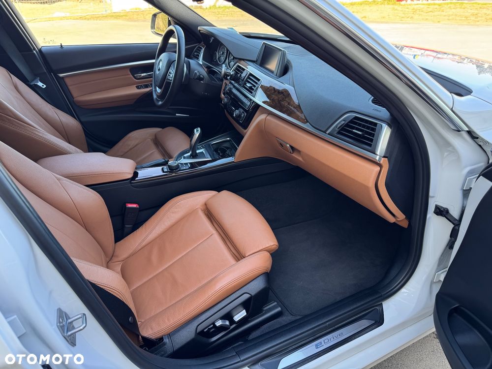 BMW Seria 3 330e iPerformance Luxury Line - 26
