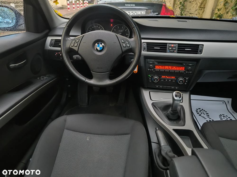 BMW Seria 3 318i Touring Edition Lifestyle - 16