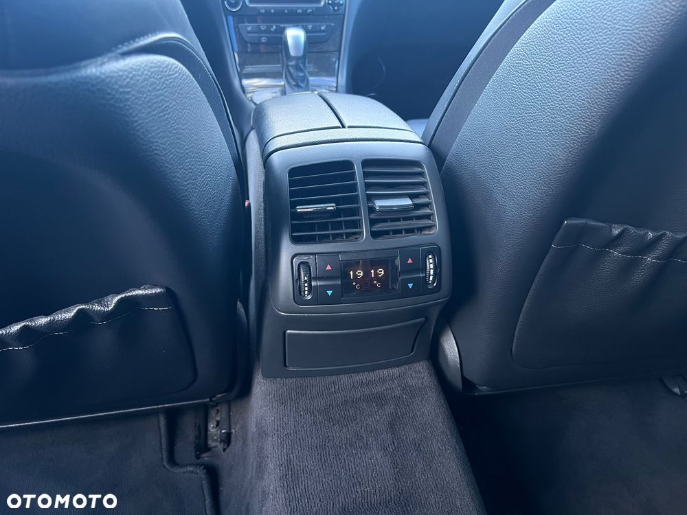 Mercedes-Benz Klasa E 320 CDI T Avantgarde - 23