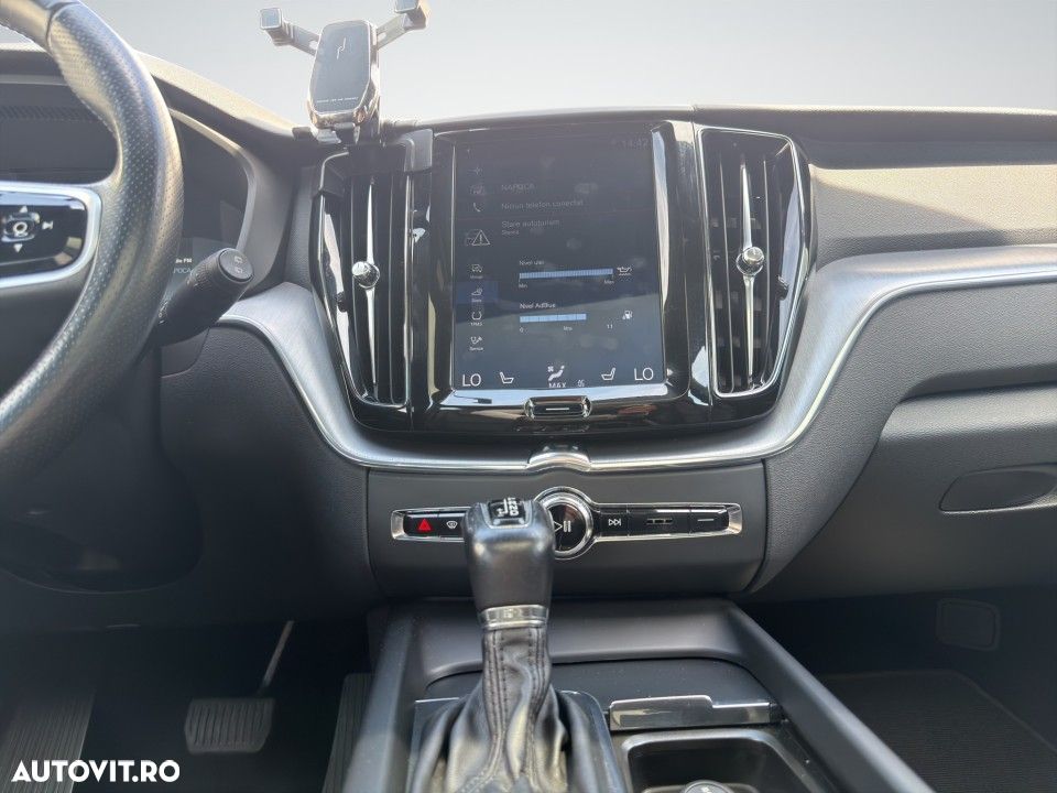 Volvo XC 60 B5 AWD Momentum Pro - 18