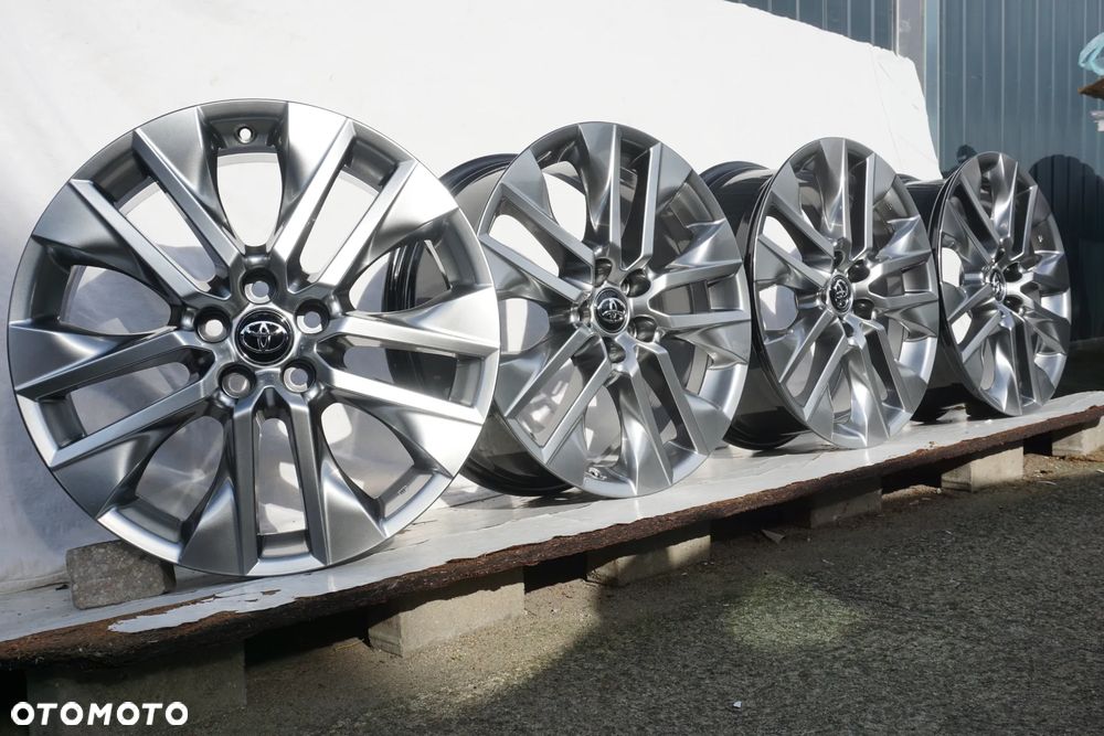 Toyota 5x114,3 19 7,5J et40 shadow chrome stan bdb