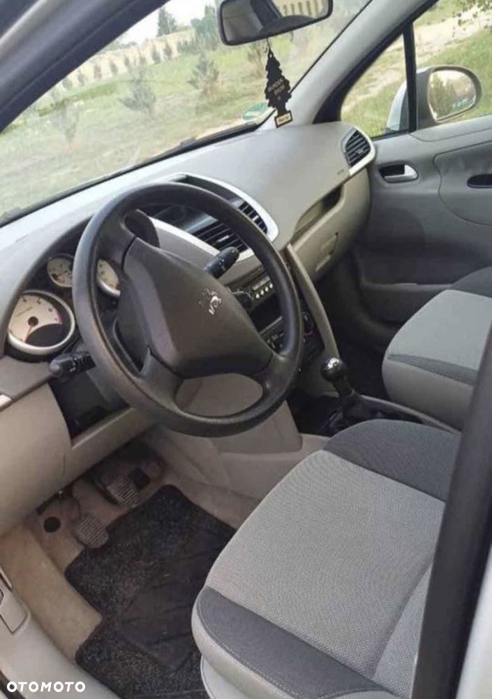 Peugeot 207 1.4 - 5