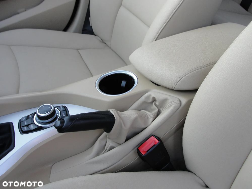 BMW X1 sDrive18d xLine - 27