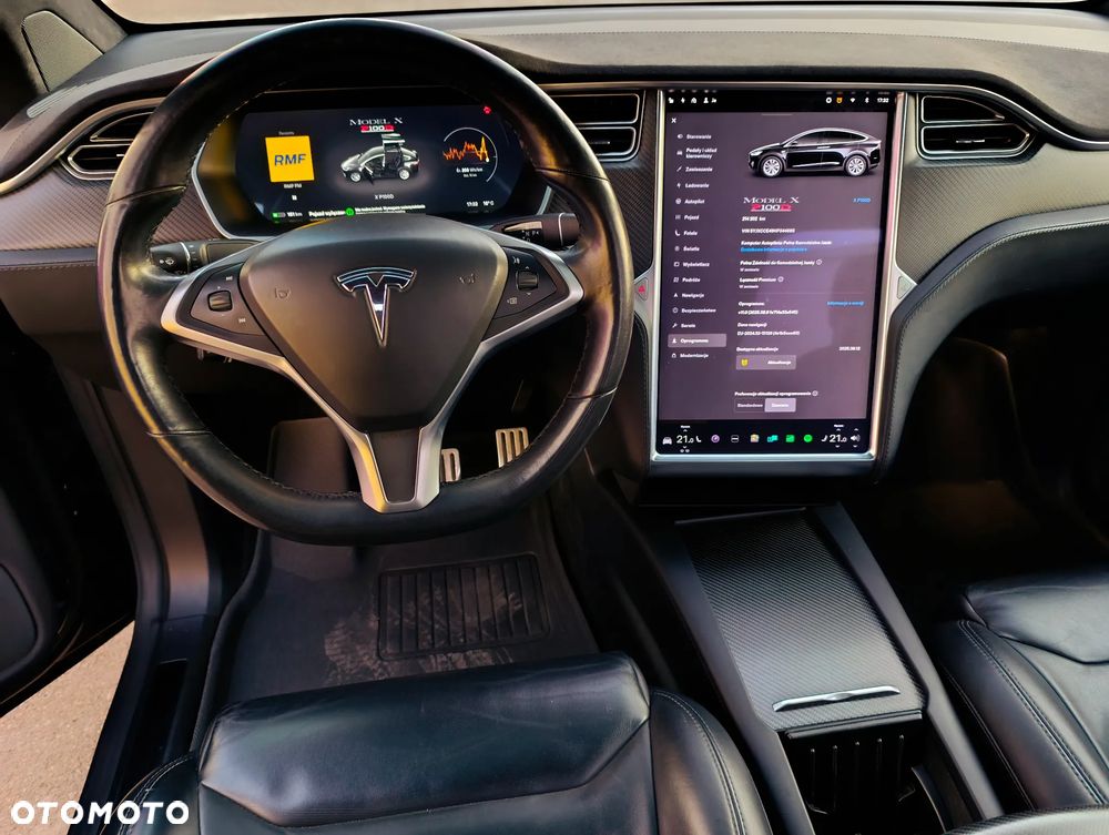 Tesla Model X - 14