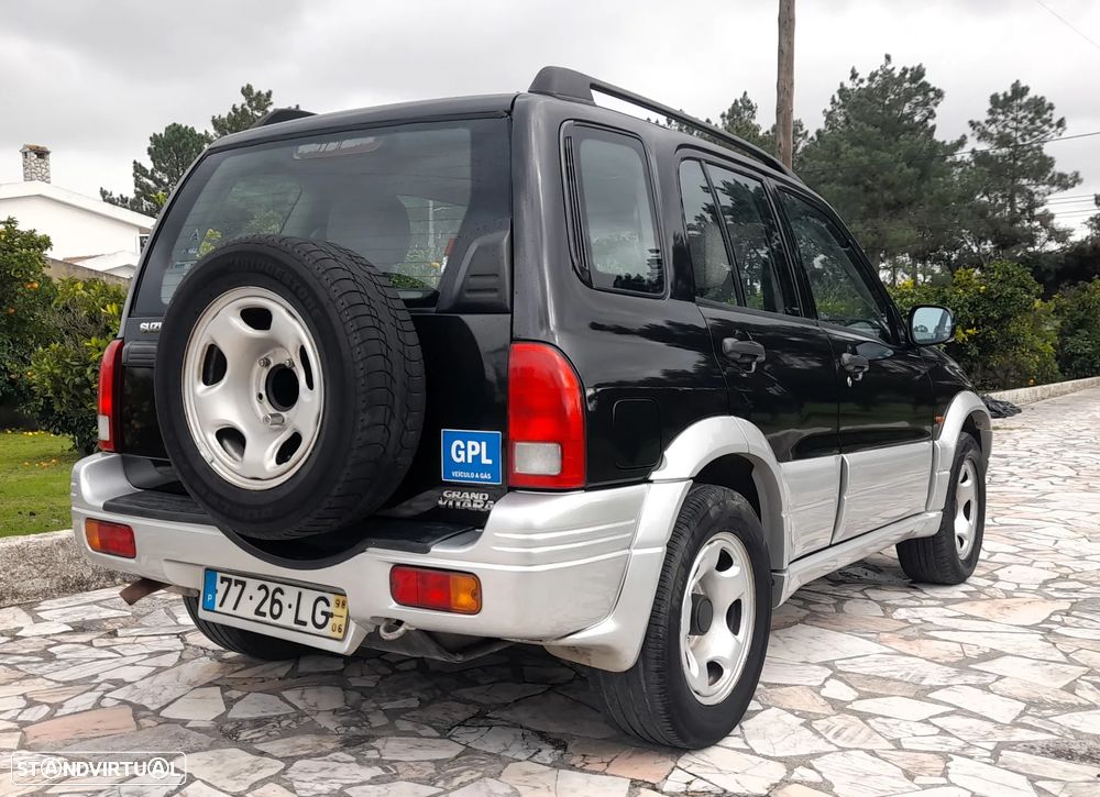 Suzuki Grand Vitara Metal Top 2.0 L - 7