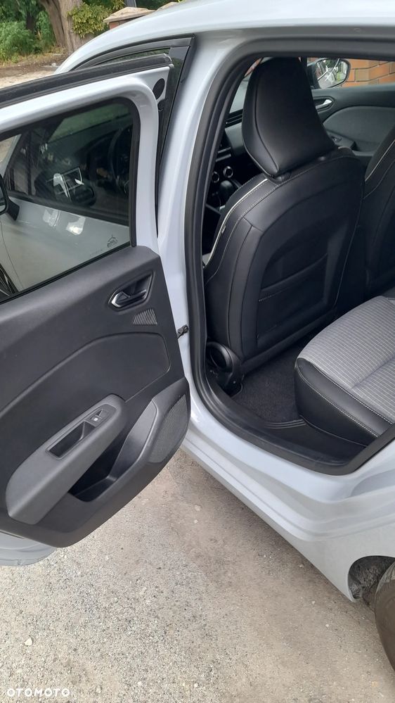 Renault Clio E-TECH 140 INTENS - 24