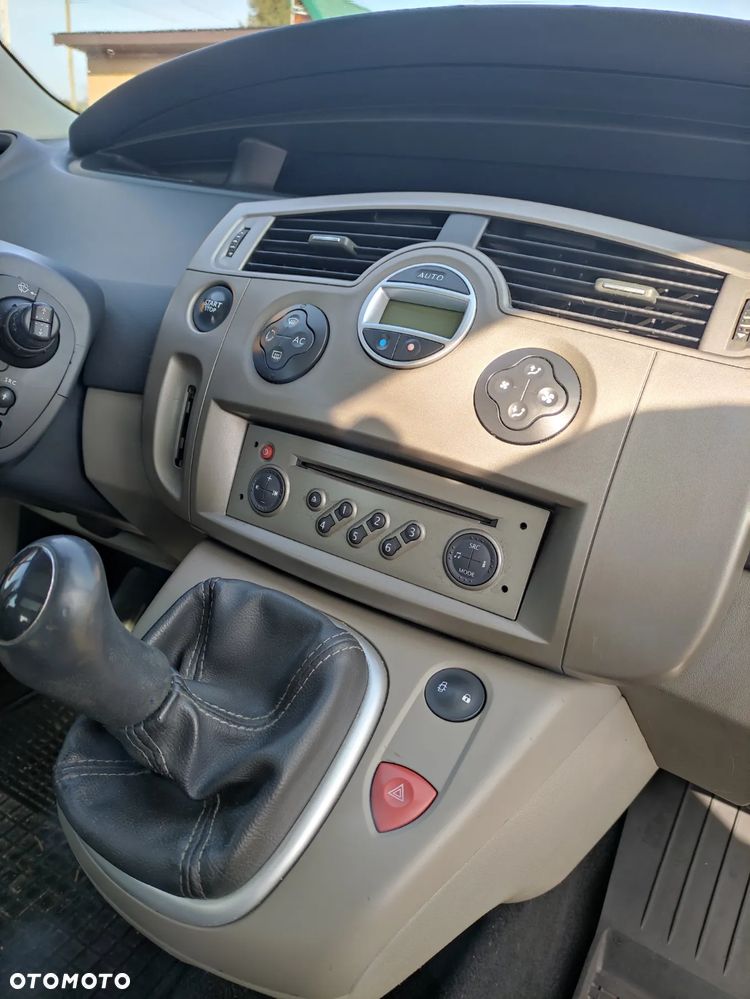 Renault Scenic 1.6 16V 110 Expression - 8