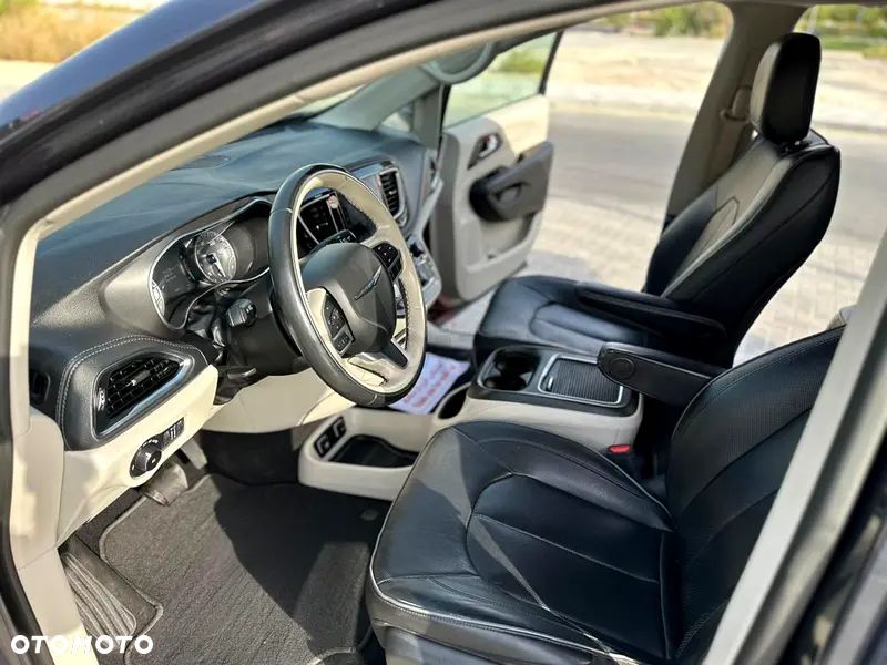 Chrysler Pacifica - 10