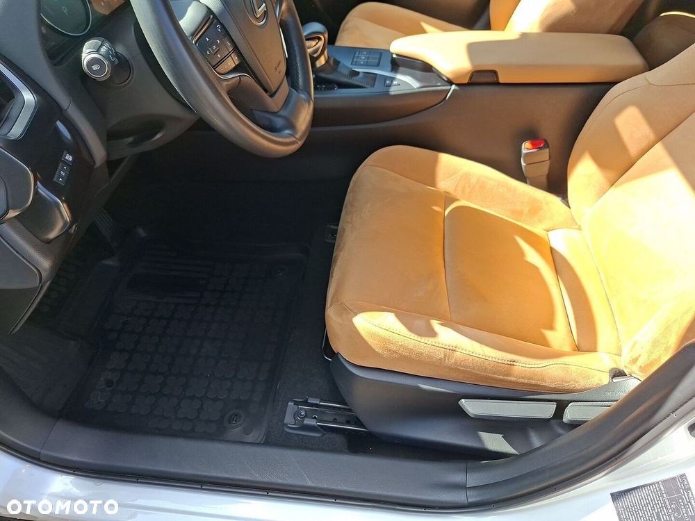 Lexus UX 250h GPF Business 2WD - 11