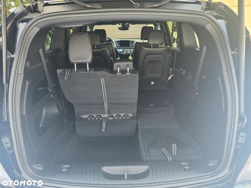 Chrysler Pacifica - 17