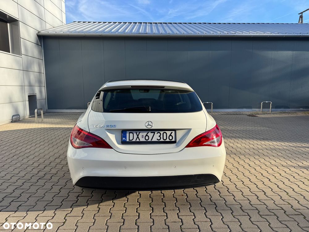 Mercedes-Benz CLA Shooting Brake 200 AMG Line - 6