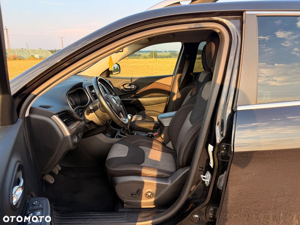 Jeep Cherokee 2.0 MJD 4x2 Longitude - 10