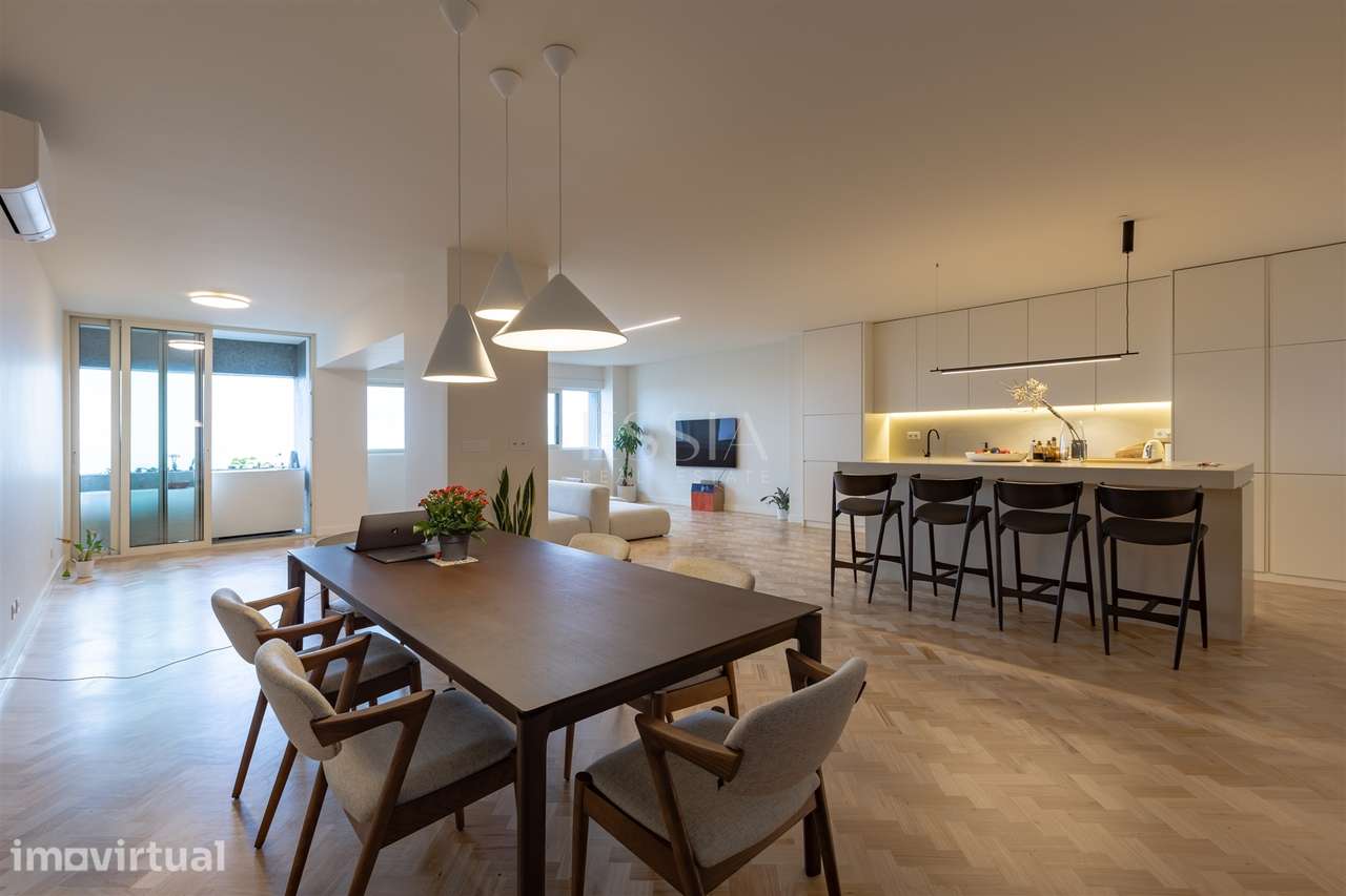 Apartamento T4 Remodelado no Centro do Porto - Grande imagem: 3/33
