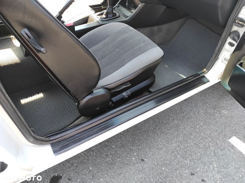 BMW Seria 3 318i - 20