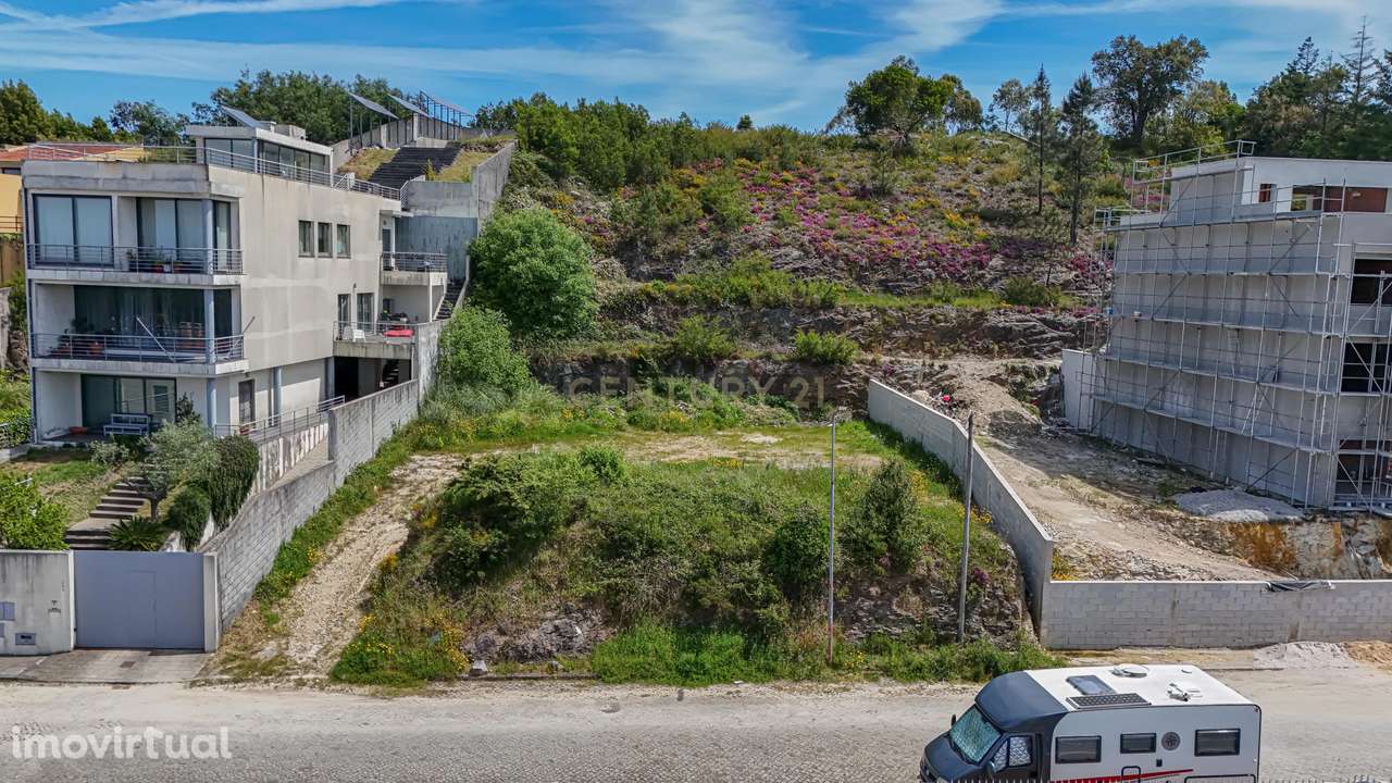 Terreno com Projeto Aprovado para Moradia de 3 Pisos com Vista Panorâm - Grande imagem: 2/21
