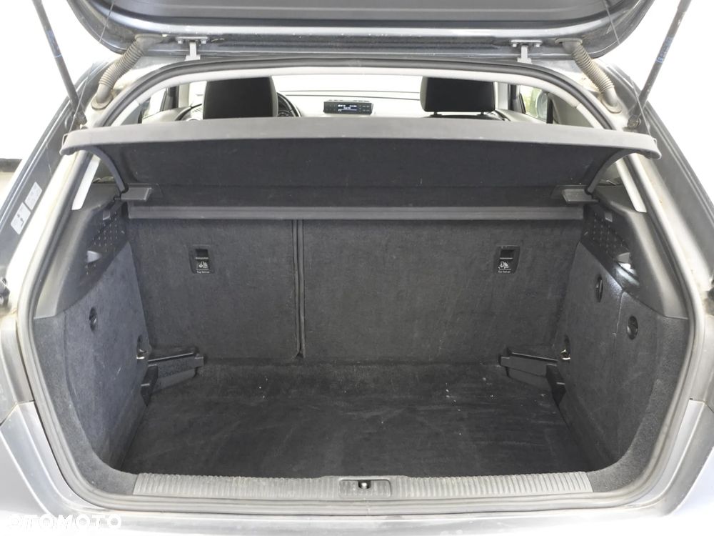 Audi A3 Sportback 2.0 TDI Ambiente - 23