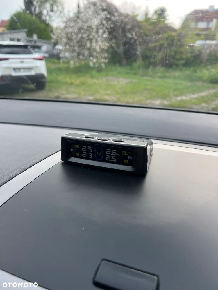 Volkswagen Touran - 12