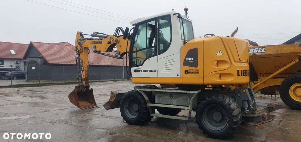 Liebherr A910 Compact - 2