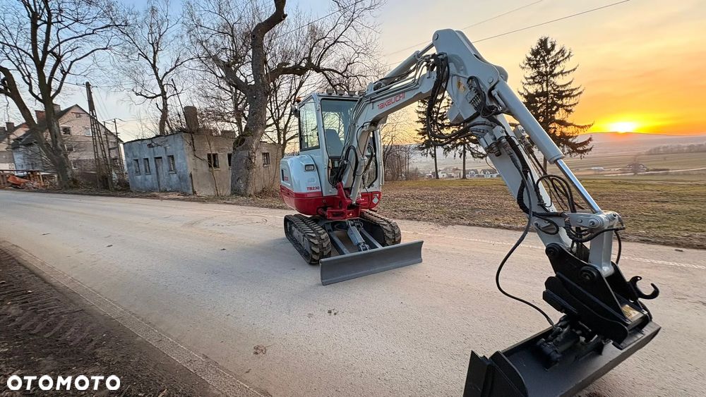 Takeuchi TB230 - 2