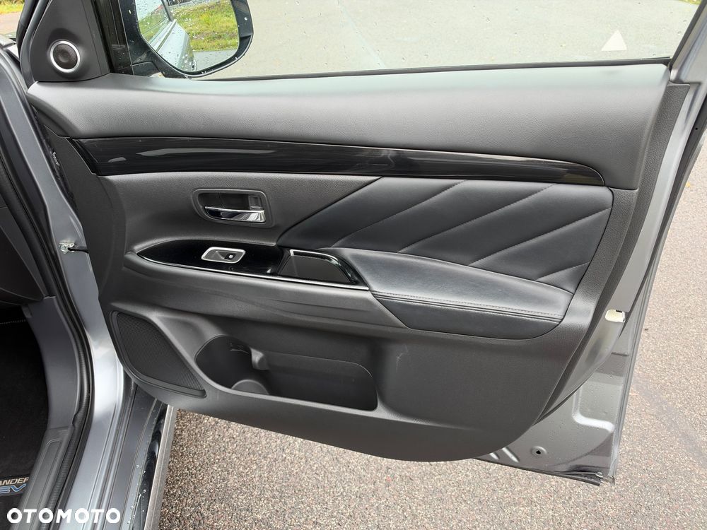 Mitsubishi Outlander - 9