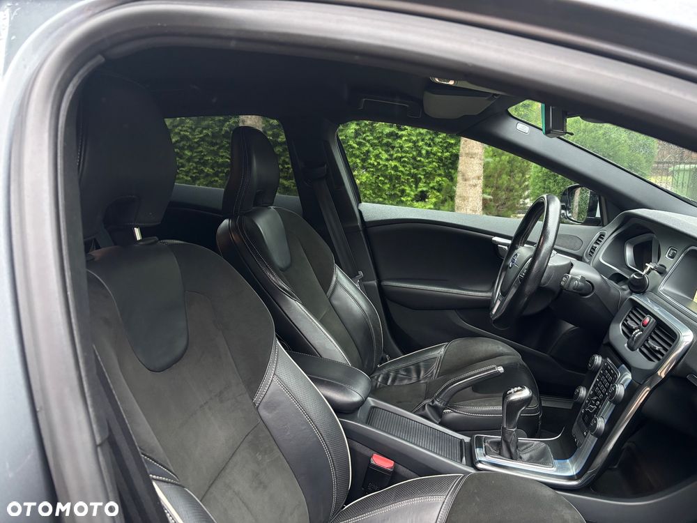 Volvo V40 D4 Drive-E R-Design Momentum - 14