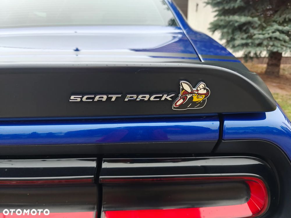 Dodge Challenger - 12