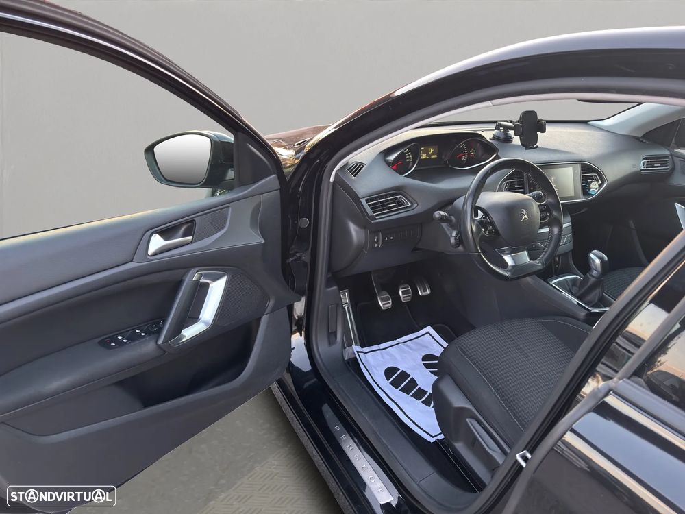 Peugeot 308 1.6 BlueHDi Style J17 - 22