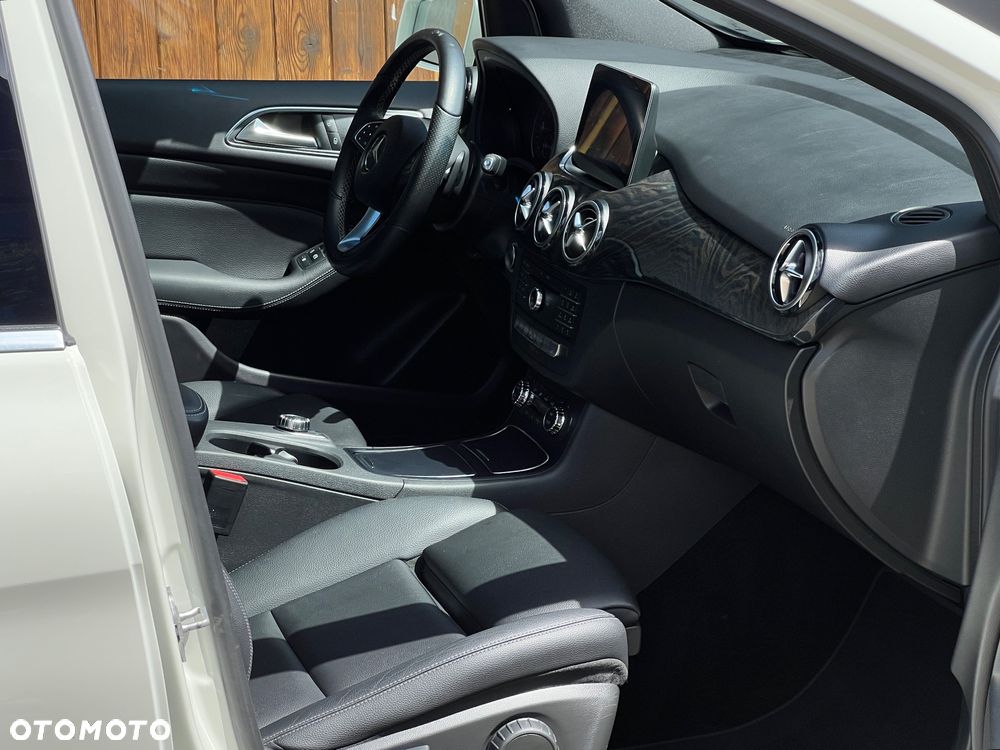 Mercedes-Benz Klasa B 250 4Matic 7G-DCT - 25