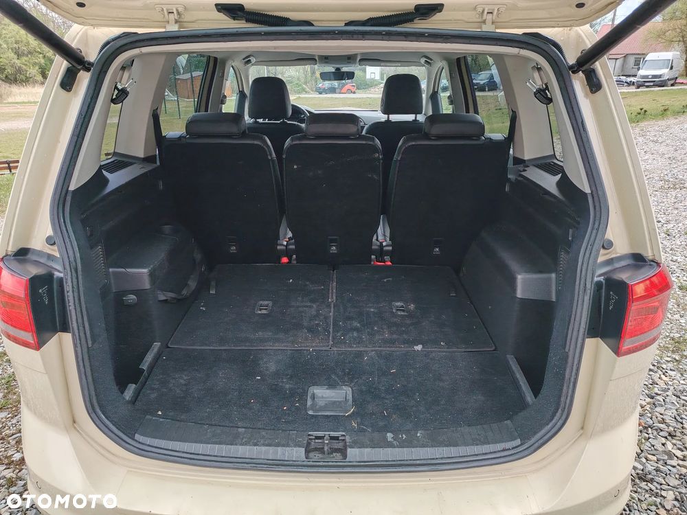 Volkswagen Touran - 15
