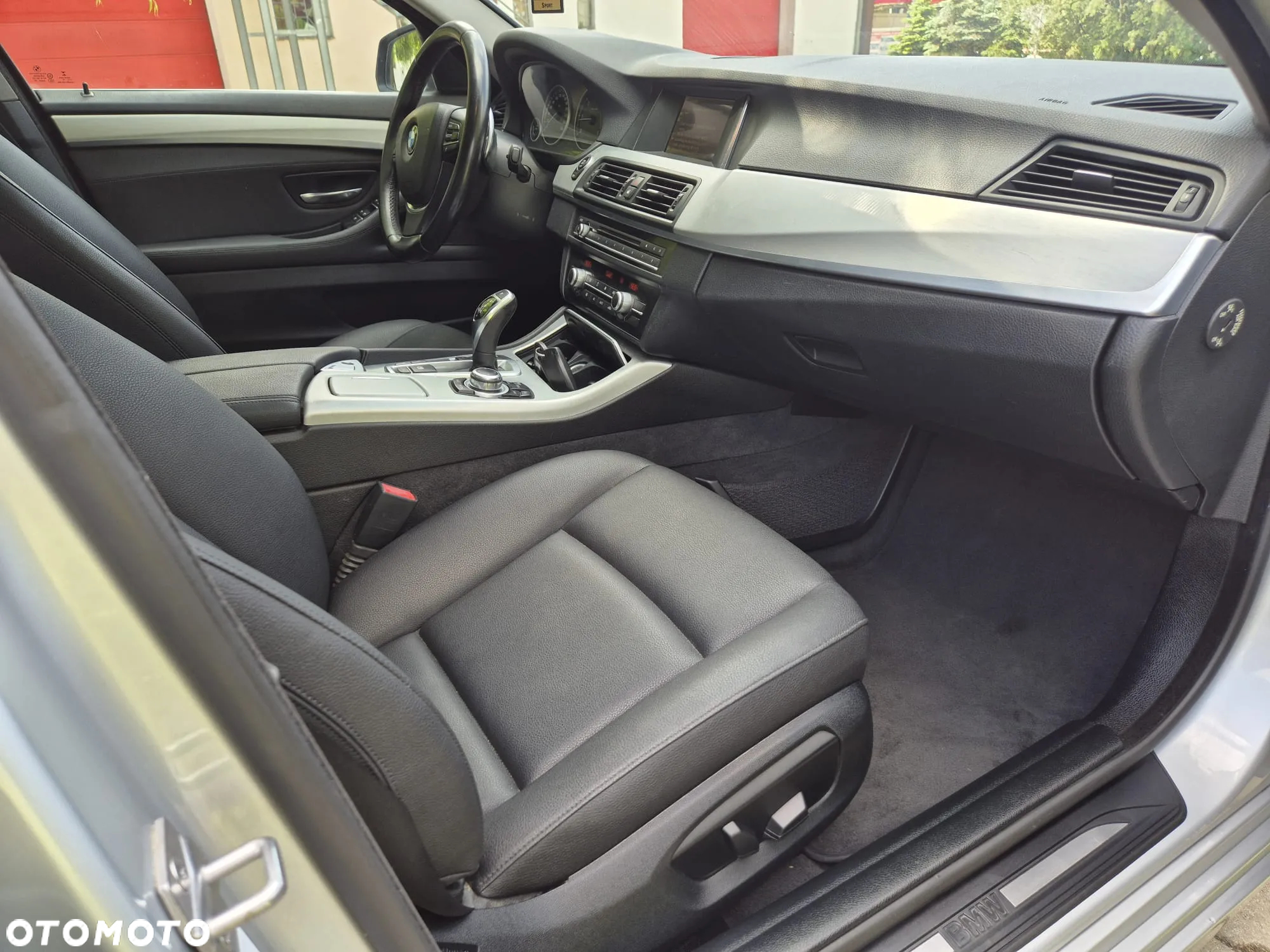 BMW Seria 5 525d xDrive Touring - 14