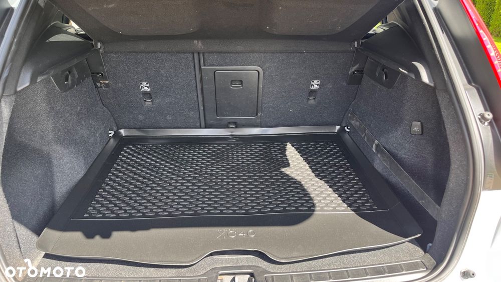 Volvo XC 40 D4 AWD Geartronic Momentum Pro - 16