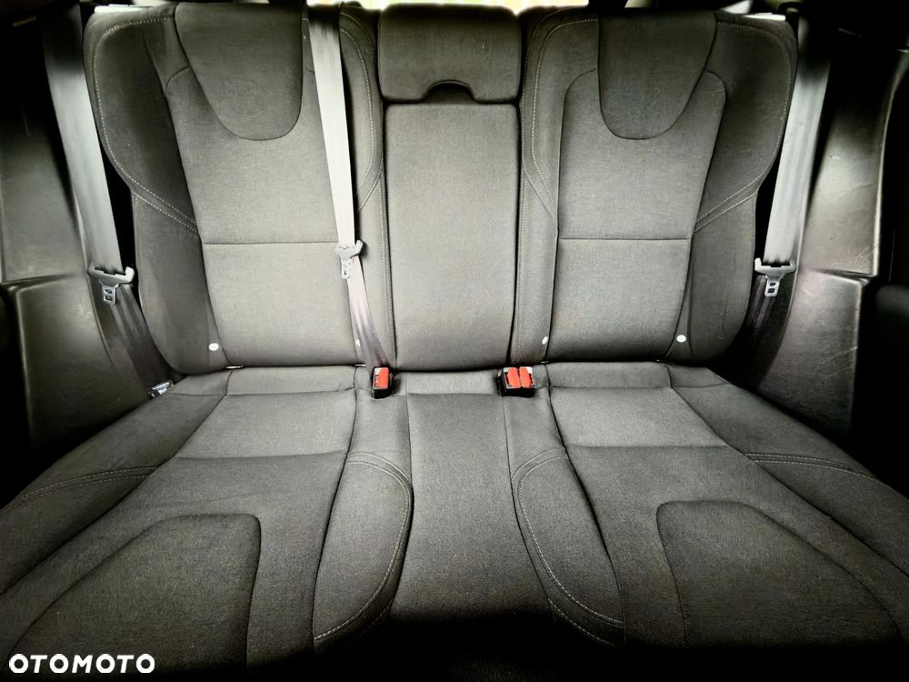 Volvo V40 Cross Country - 16