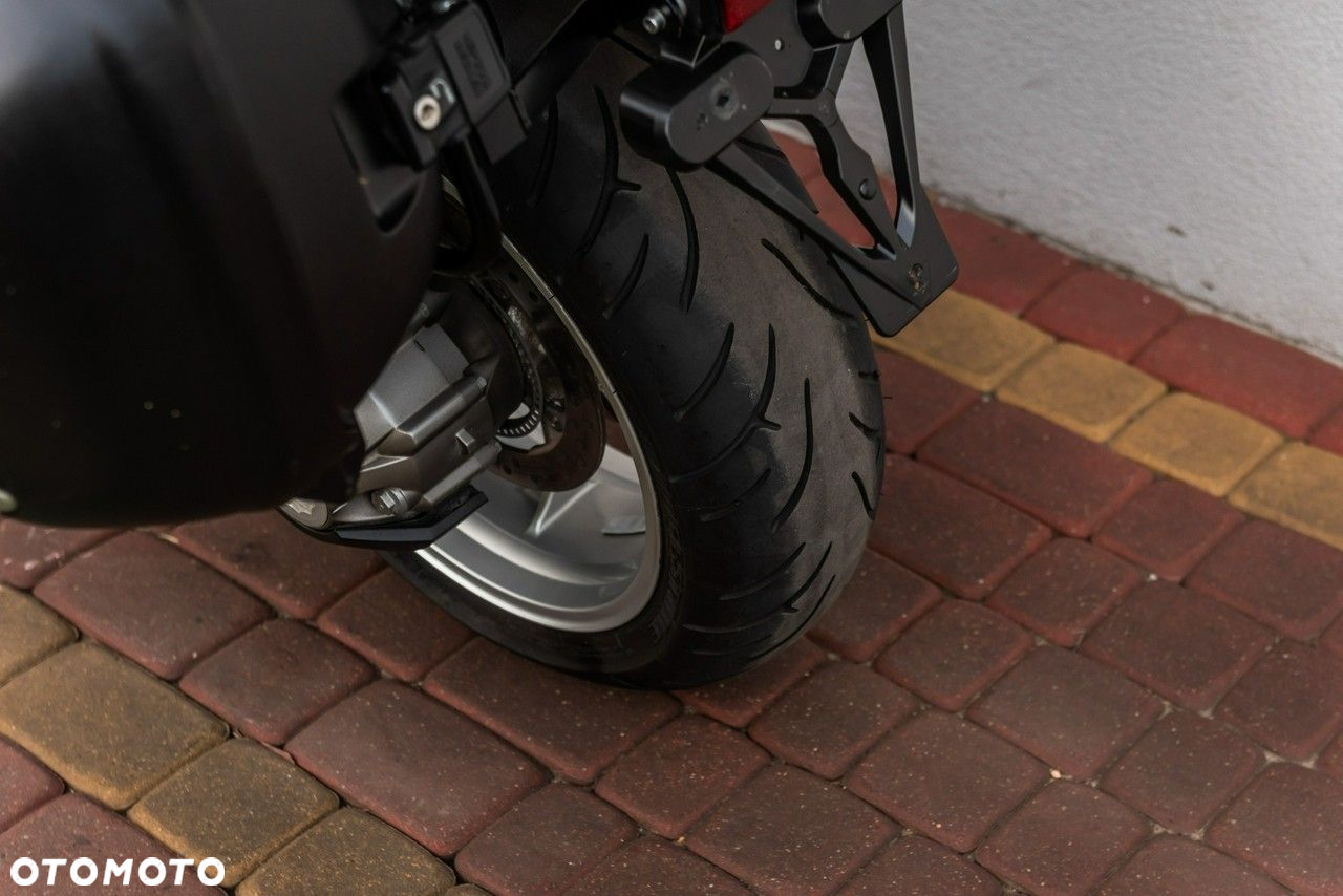 Honda VFR - 8