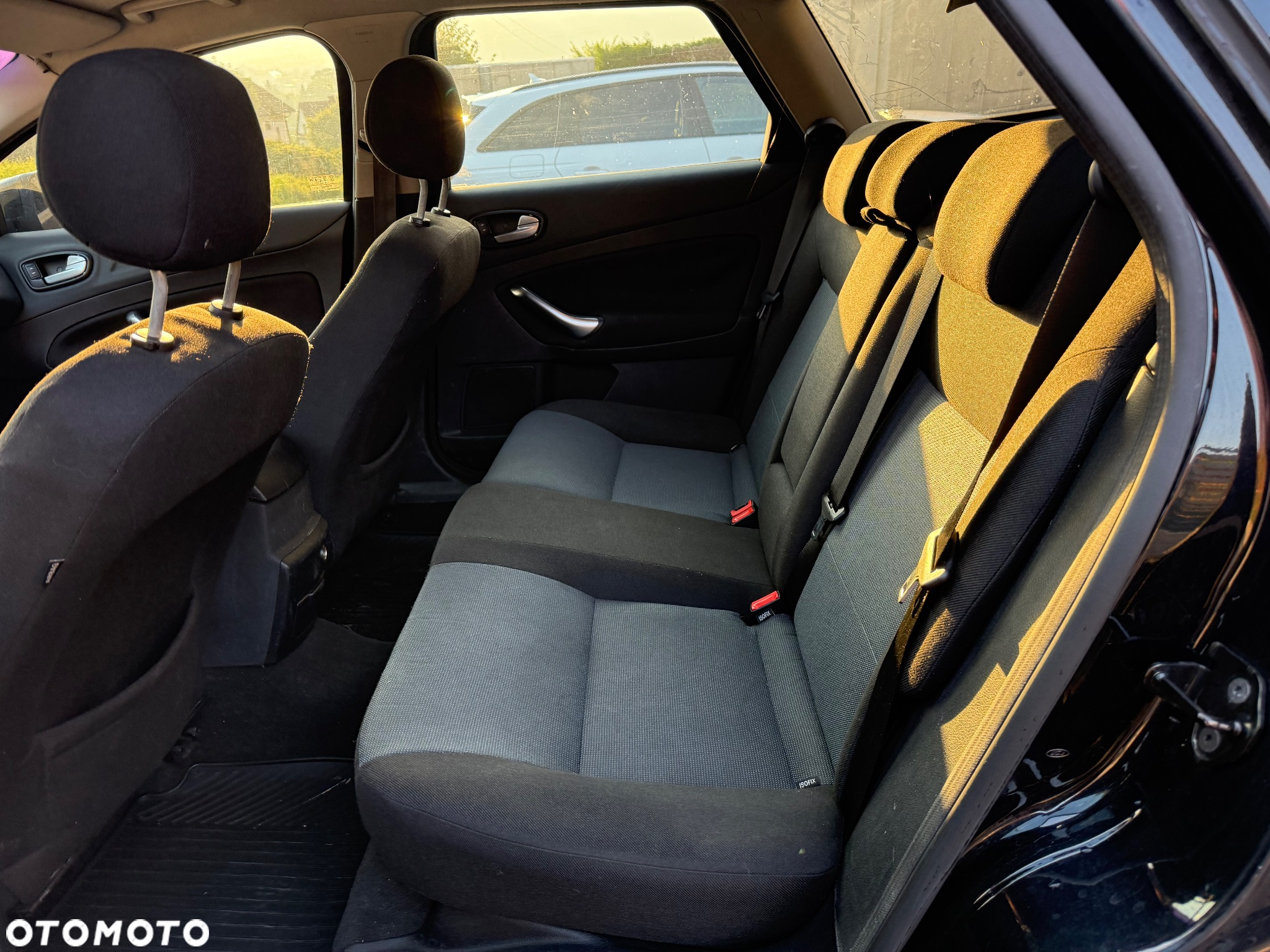 Ford Mondeo 1.8 TDCi Ambiente - 12