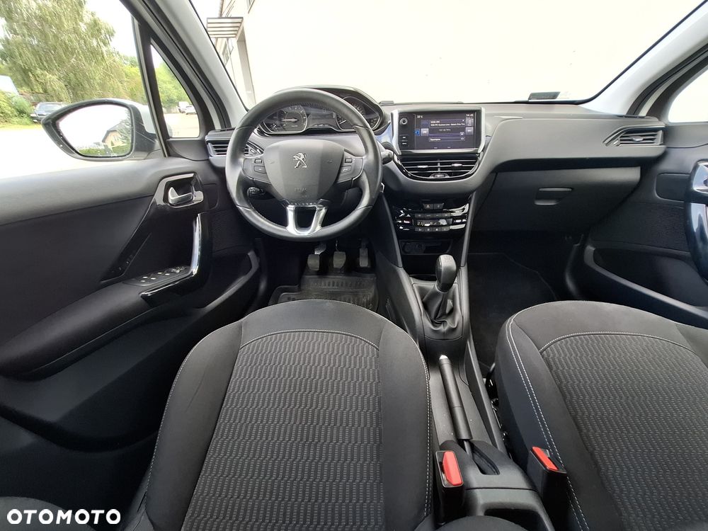 Peugeot 208 - 5