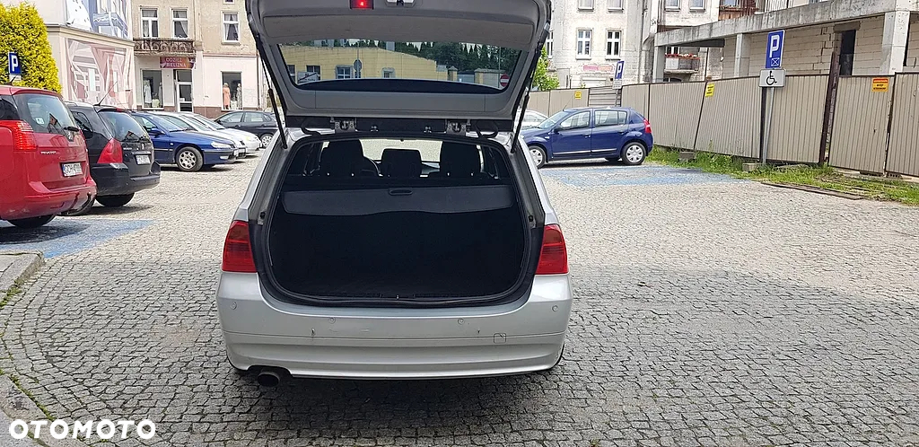 BMW Seria 3 318d - 12