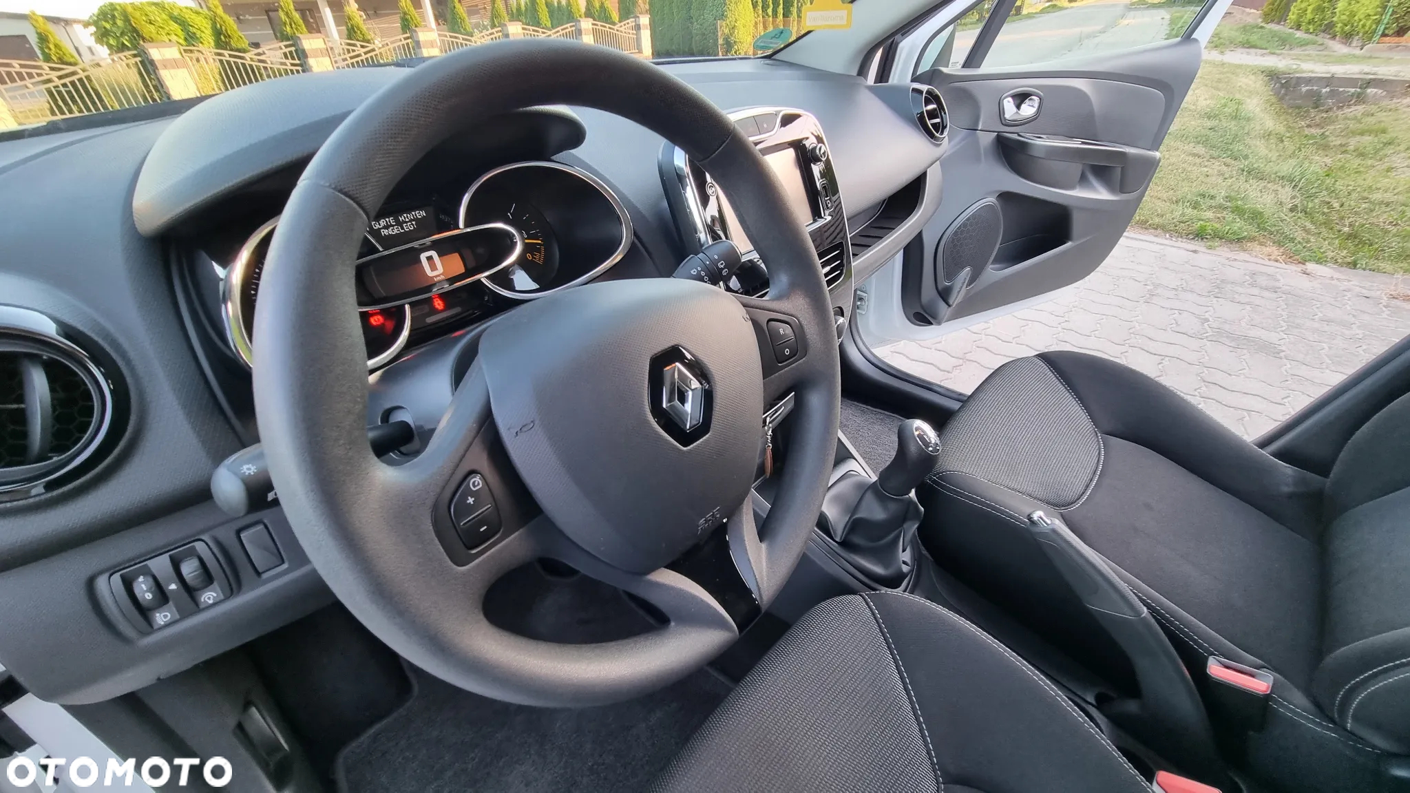 Renault Clio 1.2 16V 75 Authentique - 24