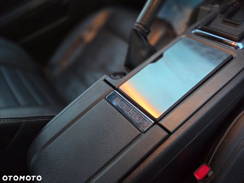 Ford Mustang - 25