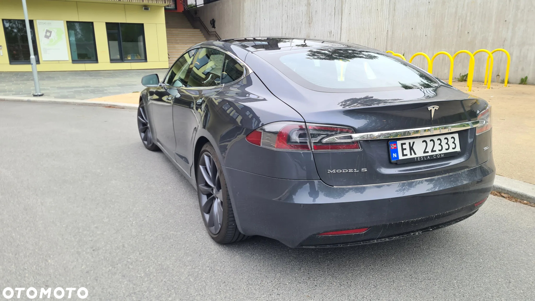 Tesla Model S - 10