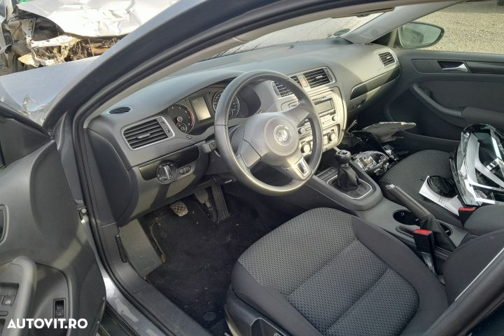 FATA DE USA DREAPTA FATA Volkswagen VW Jetta 6 [2010 - 2014] Sedan 1. - 6