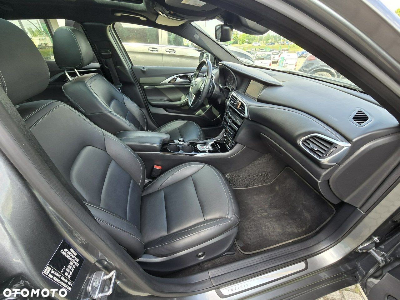 Infiniti QX30 2.0t Premium AWD 7DCT - 16
