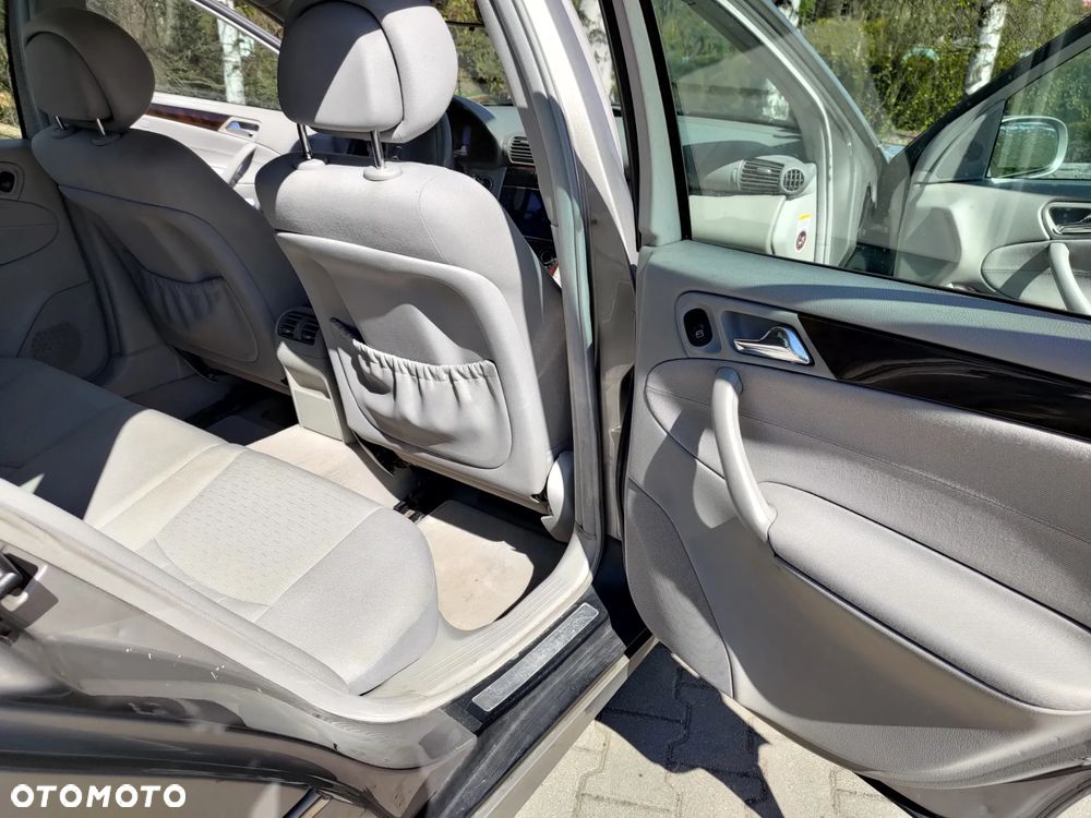 Mercedes-Benz Klasa C 220 T CDI Elegance - 21