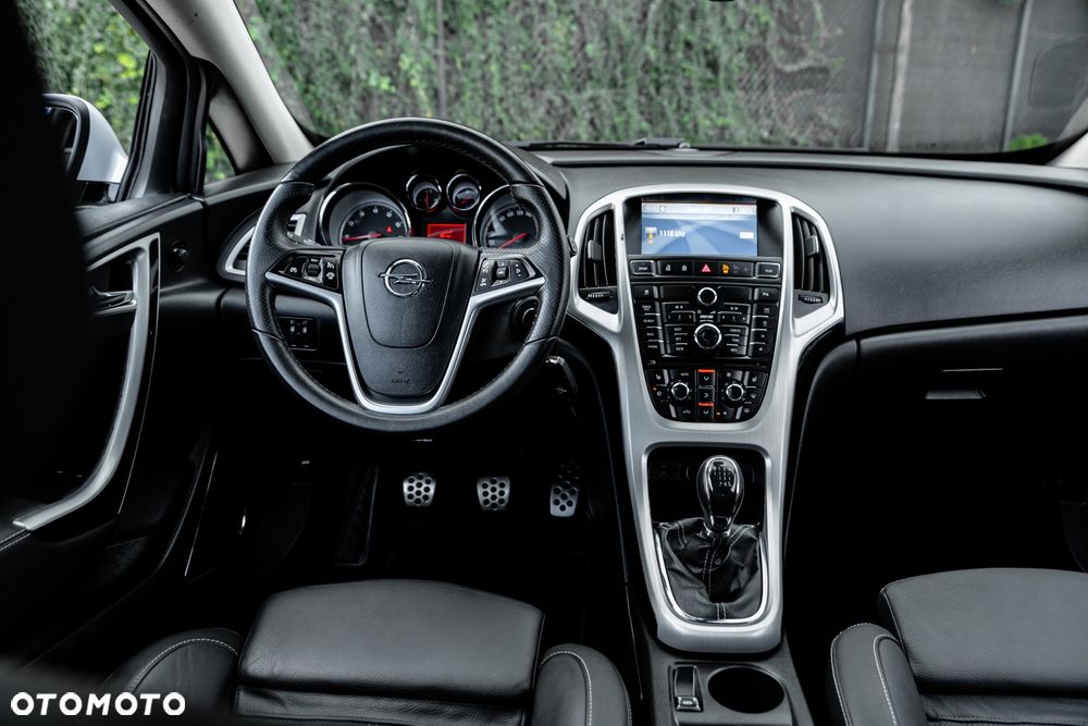 Opel Astra IV GTC 1.6 T Sport - 33